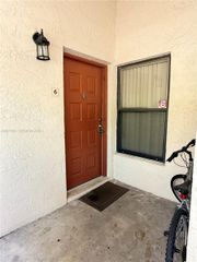 20035 NE 3rd Court 6, Miami, FL 33179