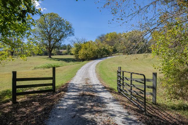 2214 Happy Hill Rd, Lynnville, TN 38472