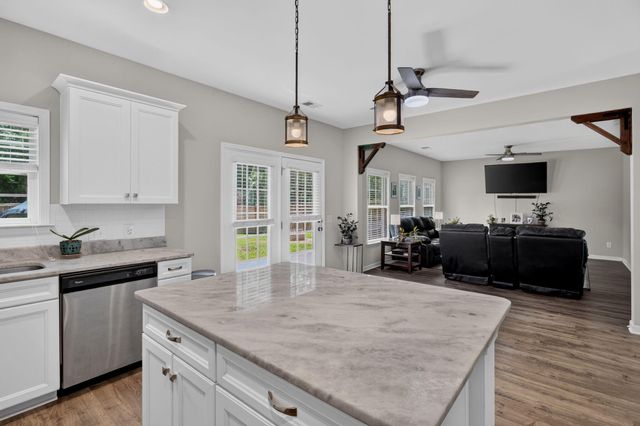 8650 Sentry Circle, North Charleston, SC 29420