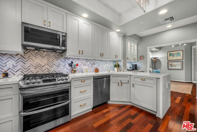 11740 W Sunset Boulevard 22, Los Angeles, CA 90049