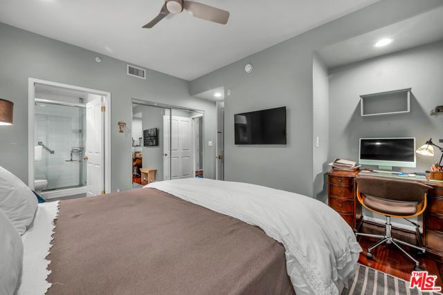 11740 W Sunset Boulevard 22, Los Angeles, CA 90049