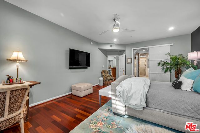 11740 W Sunset Boulevard 22, Los Angeles, CA 90049