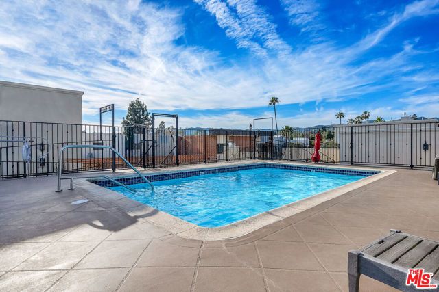 11740 W Sunset Boulevard 22, Los Angeles, CA 90049