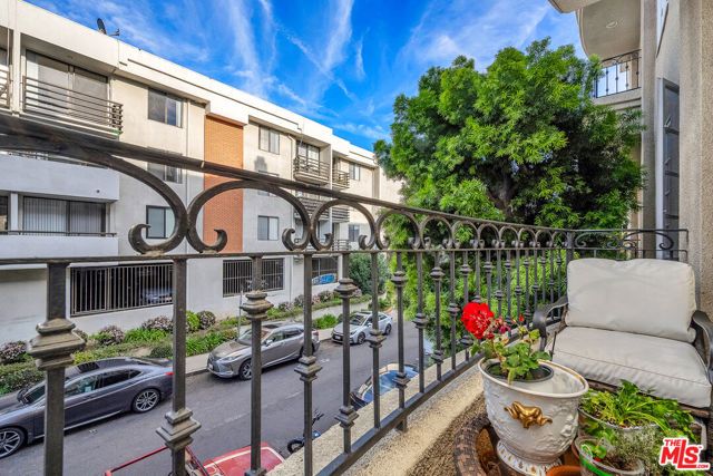 11740 W Sunset Boulevard 22, Los Angeles, CA 90049