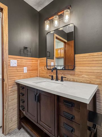 1027 Smith Avenue, Marshfield, MO 65706