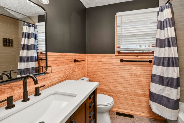 1027 Smith Avenue, Marshfield, MO 65706