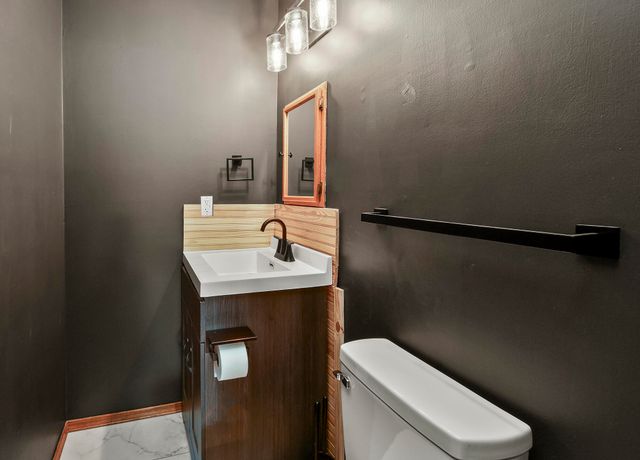 1027 Smith Avenue, Marshfield, MO 65706