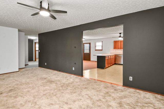 1027 Smith Avenue, Marshfield, MO 65706