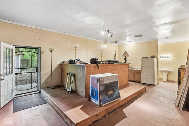 2215 W 60th Street, Indianapolis, IN 46228