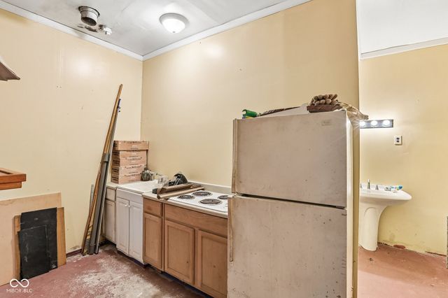 2215 W 60th Street, Indianapolis, IN 46228