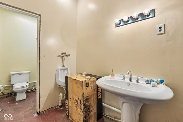 2215 W 60th Street, Indianapolis, IN 46228