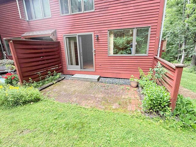 23 Robin Way, Brattleboro, VT 05301
