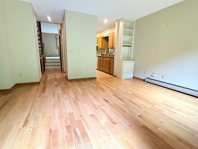 23 Robin Way, Brattleboro, VT 05301