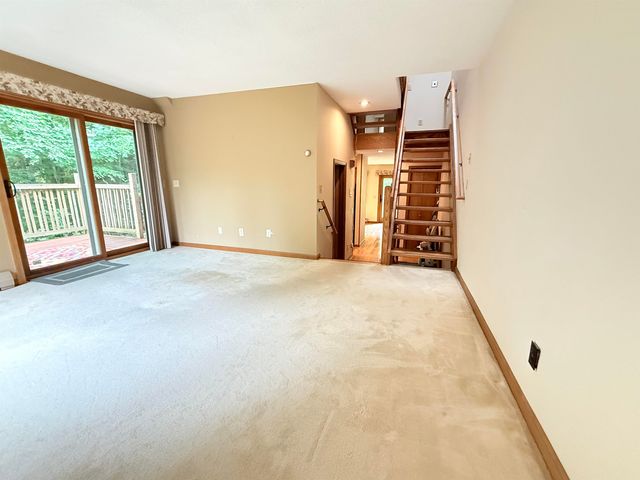 23 Robin Way, Brattleboro, VT 05301