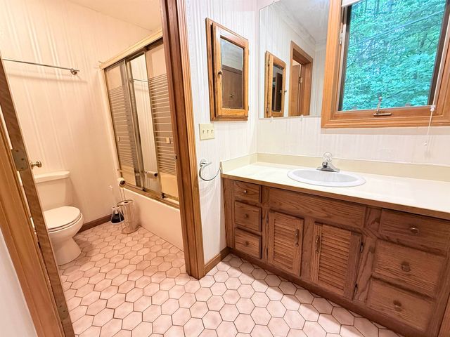 23 Robin Way, Brattleboro, VT 05301