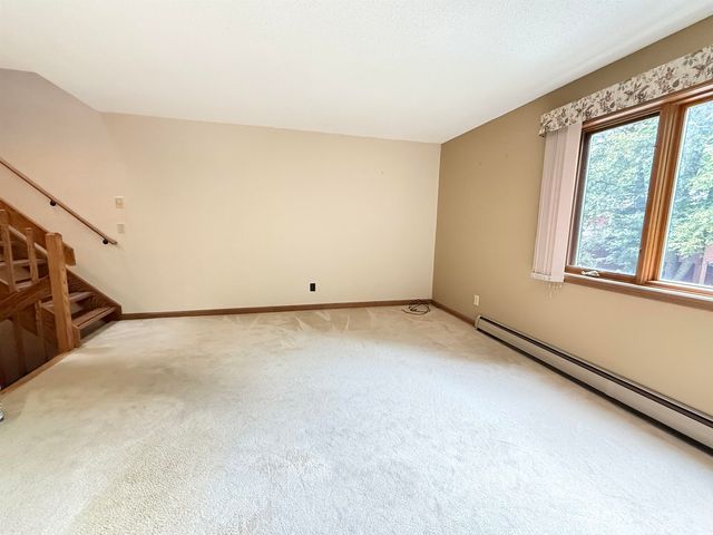 23 Robin Way, Brattleboro, VT 05301