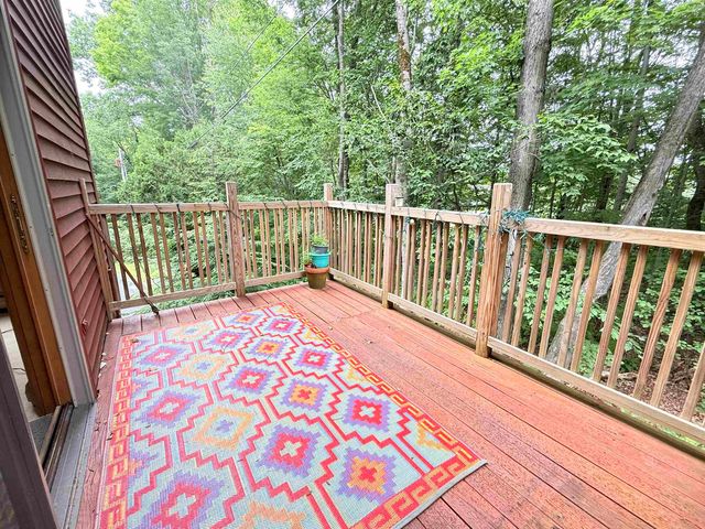 23 Robin Way, Brattleboro, VT 05301