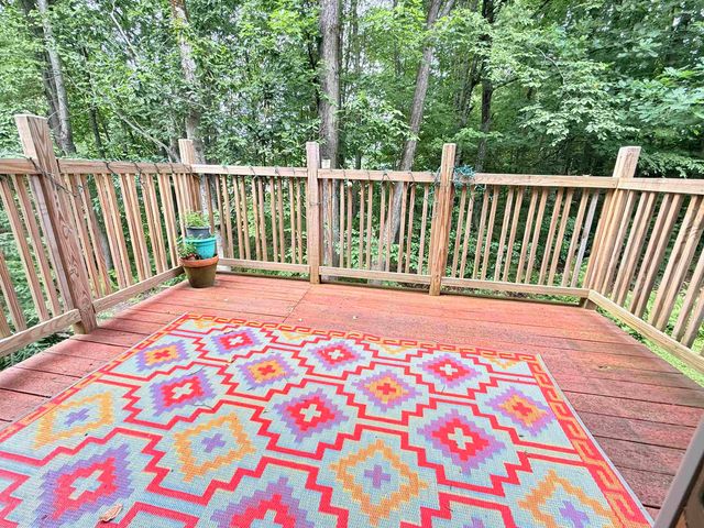 23 Robin Way, Brattleboro, VT 05301