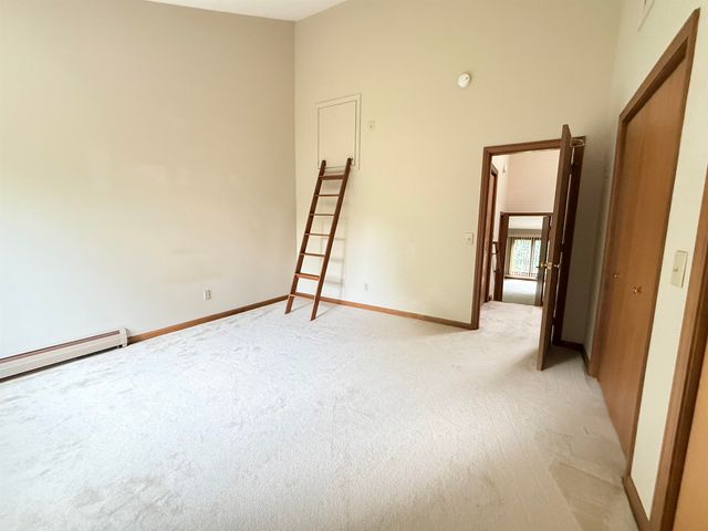 23 Robin Way, Brattleboro, VT 05301
