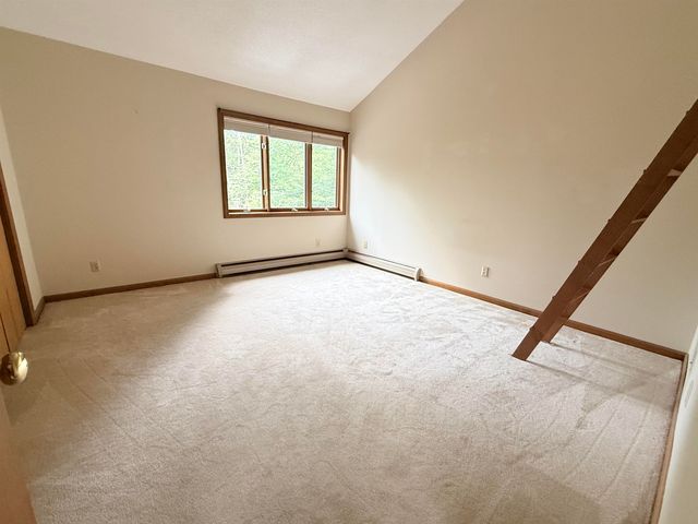 23 Robin Way, Brattleboro, VT 05301