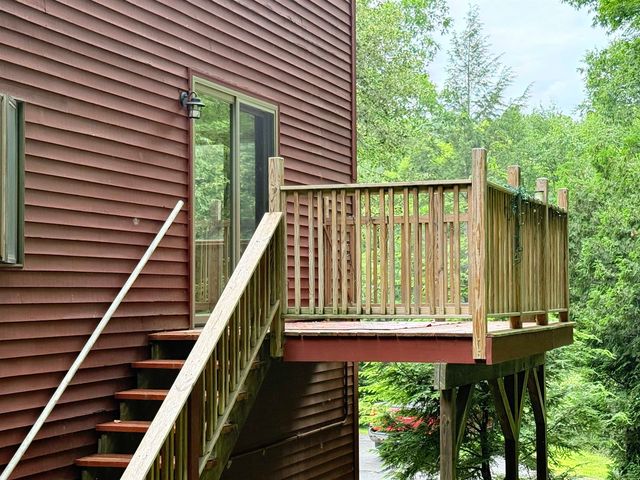 23 Robin Way, Brattleboro, VT 05301