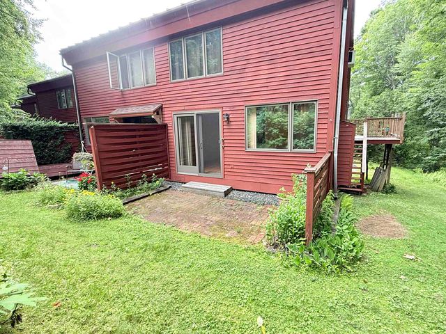 23 Robin Way, Brattleboro, VT 05301
