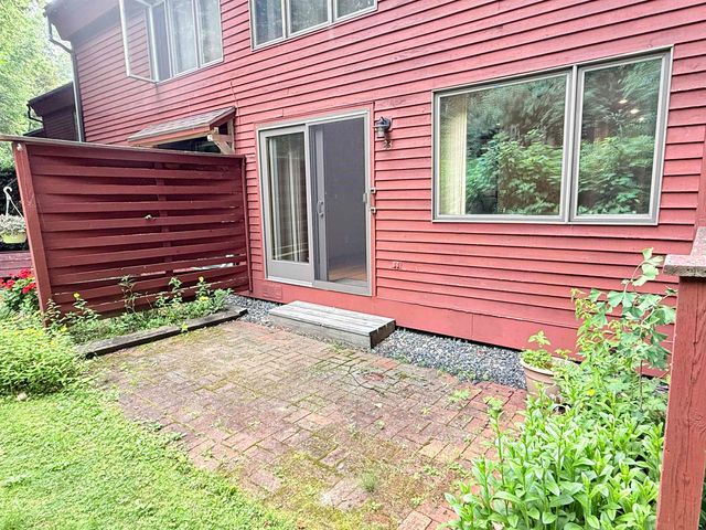 23 Robin Way, Brattleboro, VT 05301