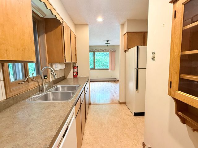 23 Robin Way, Brattleboro, VT 05301