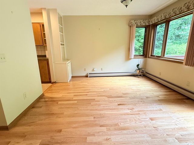 23 Robin Way, Brattleboro, VT 05301