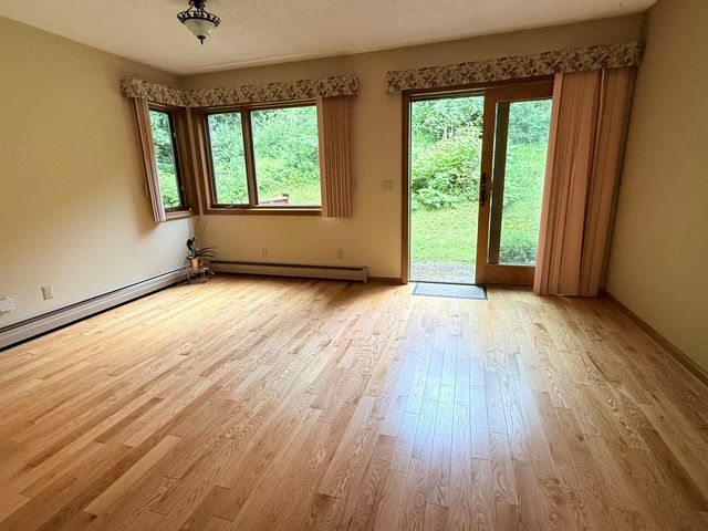 23 Robin Way, Brattleboro, VT 05301