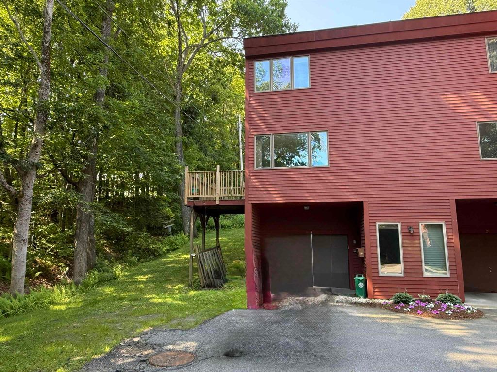 23 Robin Way, Brattleboro, VT 05301