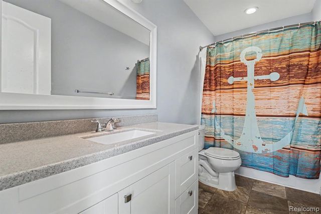 411 Ridgewood Drive, Ortonville, MI 48462