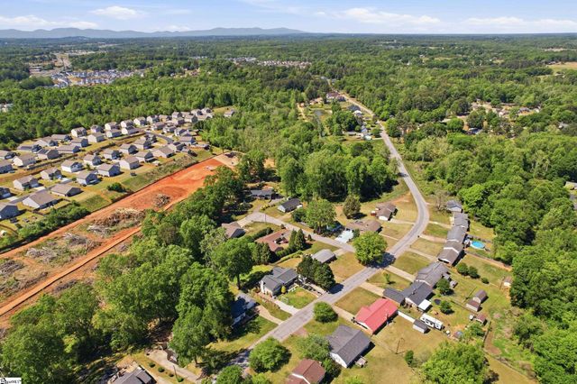 104 Old Well Place, Boiling Springs, SC 29316