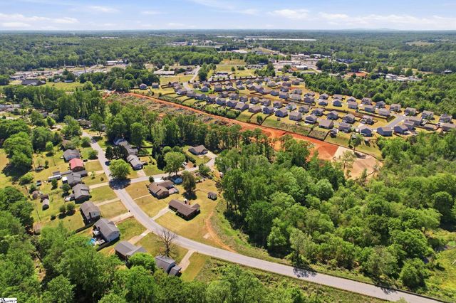 104 Old Well Place, Boiling Springs, SC 29316