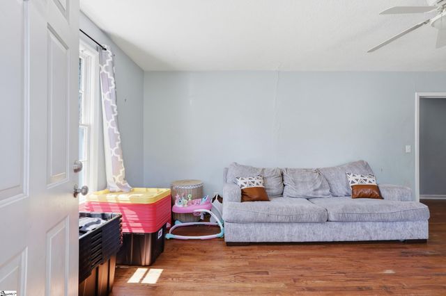 104 Old Well Place, Boiling Springs, SC 29316