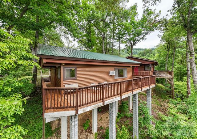 307 Blue Ridge Parkway, Bryson City, NC 28713