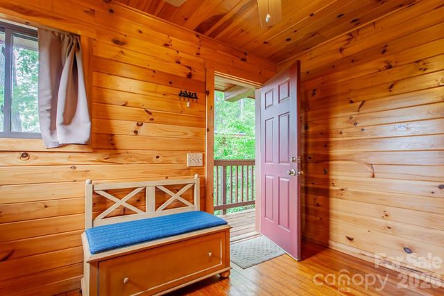 307 Blue Ridge Parkway, Bryson City, NC 28713