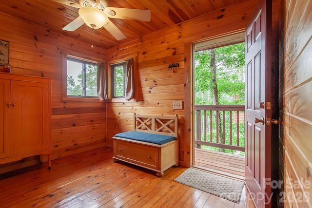 307 Blue Ridge Parkway, Bryson City, NC 28713