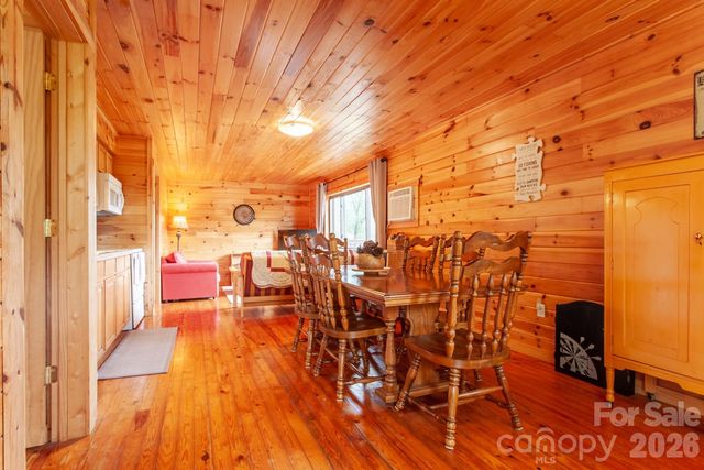 307 Blue Ridge Parkway, Bryson City, NC 28713