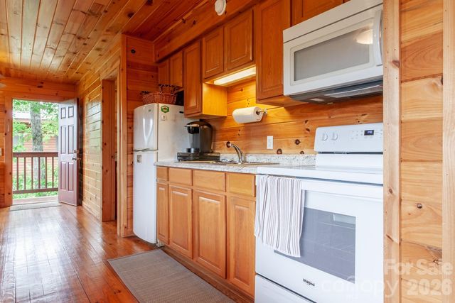 307 Blue Ridge Parkway, Bryson City, NC 28713