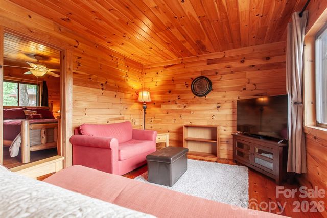 307 Blue Ridge Parkway, Bryson City, NC 28713