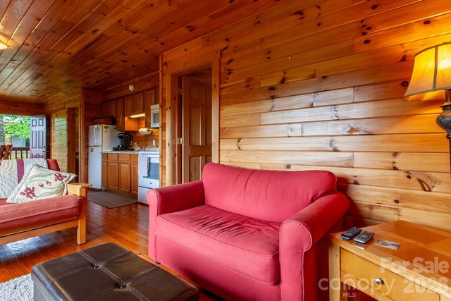 307 Blue Ridge Parkway, Bryson City, NC 28713