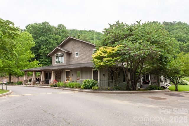 307 Blue Ridge Parkway, Bryson City, NC 28713