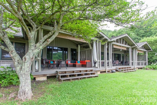 307 Blue Ridge Parkway, Bryson City, NC 28713