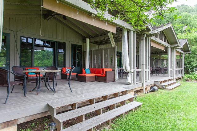 307 Blue Ridge Parkway, Bryson City, NC 28713