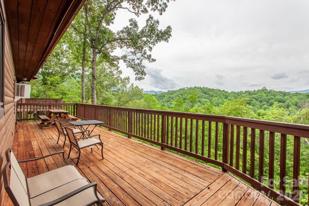 307 Blue Ridge Parkway, Bryson City, NC 28713