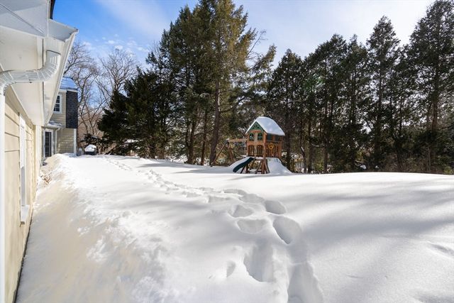 59 Bradyll Road, Weston, MA 02493