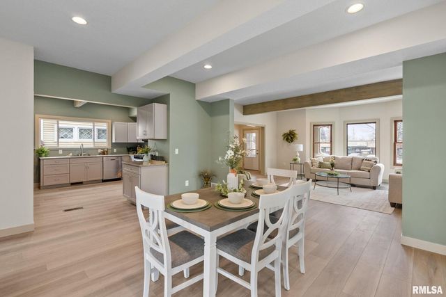 1203 W Locust Street, Davenport, IA 52804