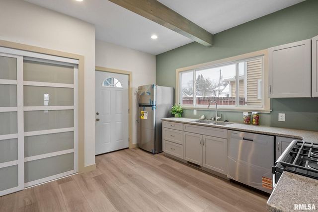 1203 W Locust Street, Davenport, IA 52804