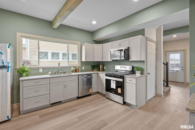 1203 W Locust Street, Davenport, IA 52804